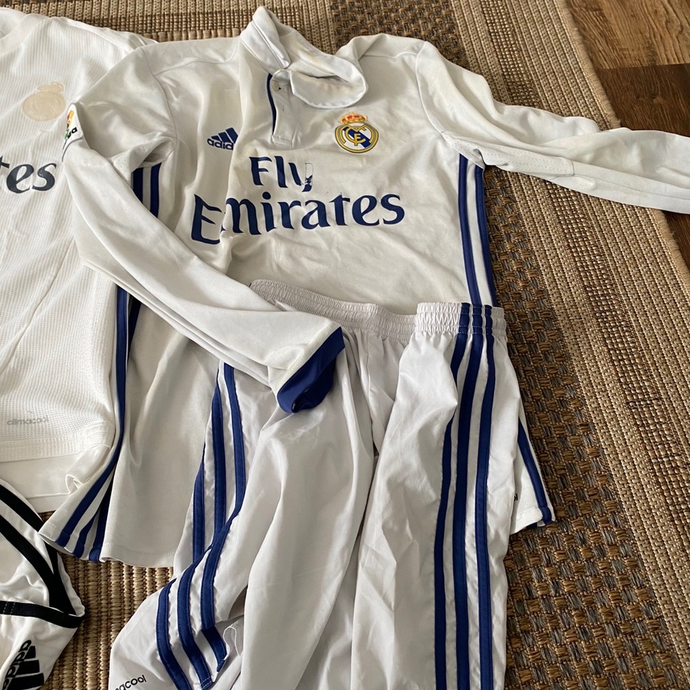 Real Madrid fan jerseys and shorts